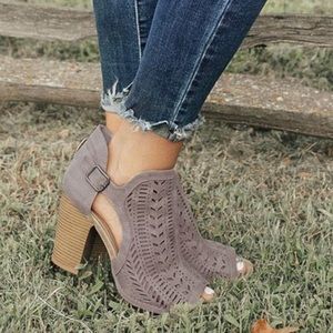 Qupid laser cut open toe booties size 8